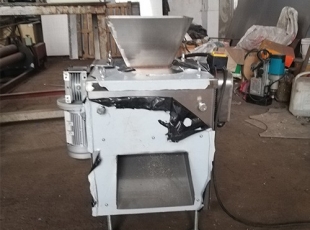 混料機(jī)廠家 ZG對(duì)輥機(jī)系列